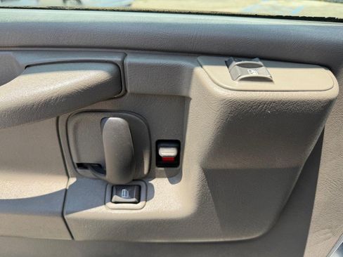 Used 2007 Chevrolet Express 3500 RWD image 26