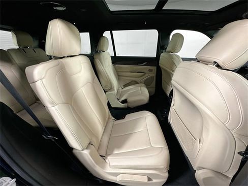 Used 2023 Jeep Grand Cherokee L Limited w/ Black Appearance Package image 31