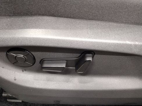 New 2026 Volkswagen Tiguan SE image 21