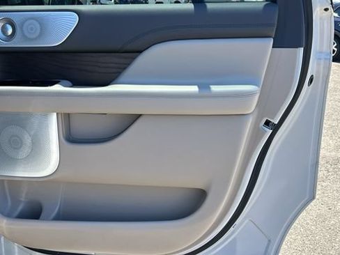 Used 2023 Lincoln Navigator L Reserve AWD/4WD image 12
