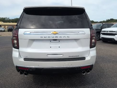 Used 2023 Chevrolet Suburban Premier w/ Advanced Technology Package AWD/4WD image 9