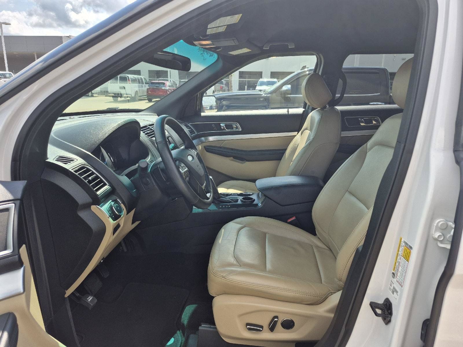 Used 2017 Ford Explorer XLT w/ Equipment Group 202A FWD image 2