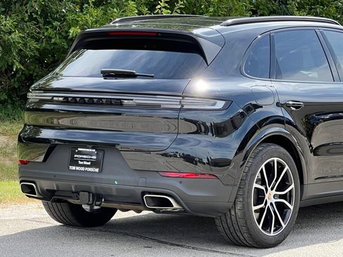 Certified 2025 Porsche Cayenne AWD/4WD image 10