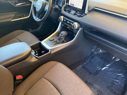 Used 2025 Toyota RAV4 XLE AWD/4WD image 18