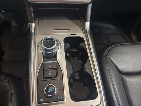 Certified 2022 Ford Explorer XLT w/ Equipment Group 202A image 31