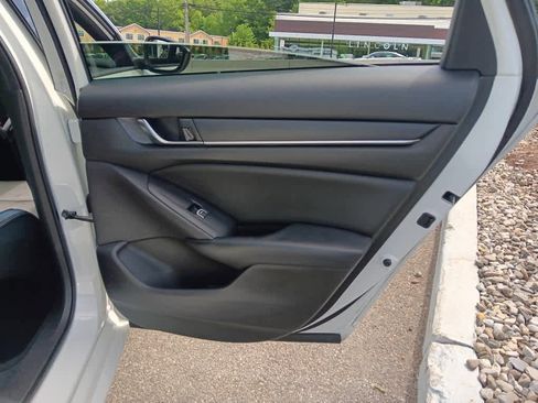 Used 2018 Honda Accord Sport image 28