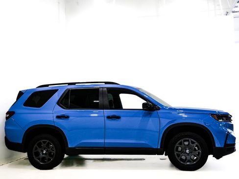 Used 2024 Honda Pilot TrailSport image 5
