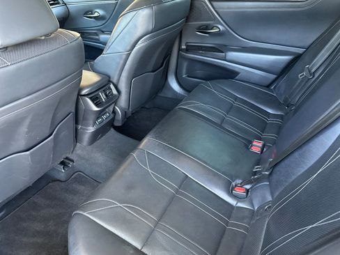 Used 2019 Lexus ES 300h w/ Accessory Package 2 FWD image 13