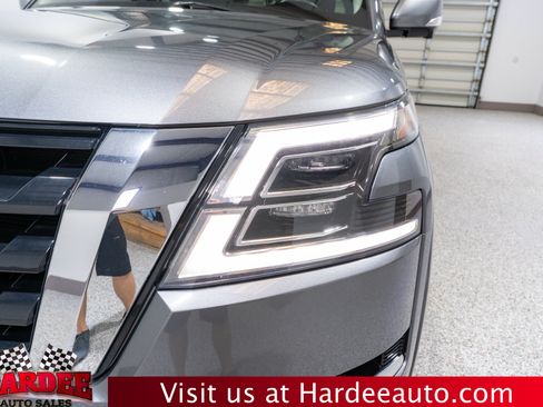 Used 2022 Nissan Armada SL w/ Captain's Chairs Package RWD image 8