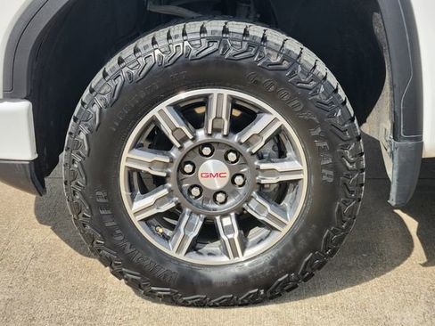 Used 2024 GMC Sierra 1500 AT4 w/ AT4 Preferred Package AWD/4WD image 9