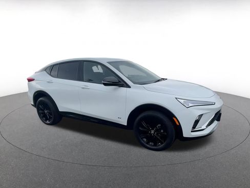 Used 2025 Buick Envista Sport Touring image 2