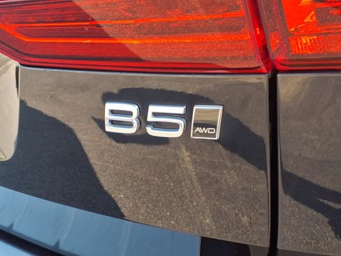 Certified 2024 Volvo XC60 B5 Core w/ Climate Package AWD/4WD image 6
