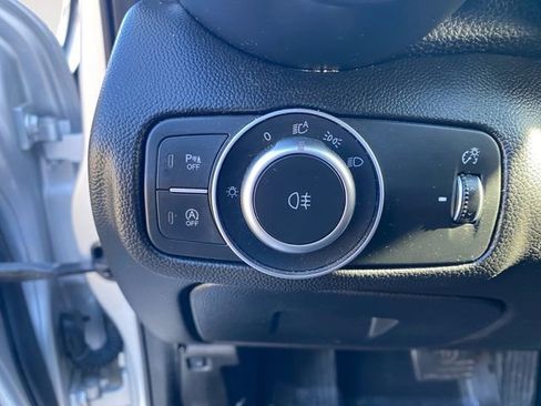 Used 2017 Alfa Romeo Giulia AWD w/ Sport Appearance Package image 18