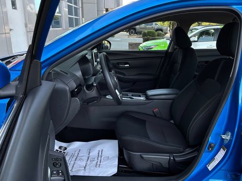 Used 2025 Nissan Sentra SV FWD image 10