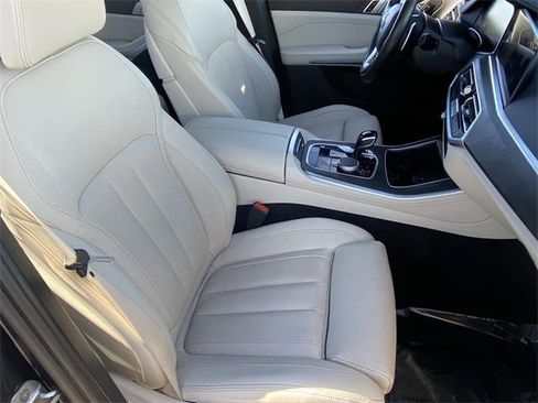 Used 2022 BMW X5 xDrive40i w/ Luxury Seating Package image 11