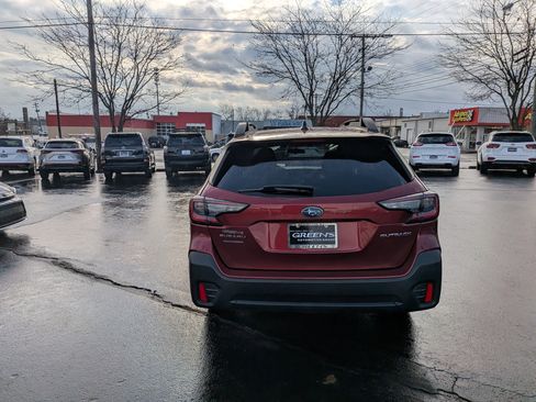 Used 2021 Subaru Outback Premium image 9