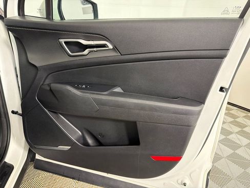 Used 2024 Kia Sportage LX image 14