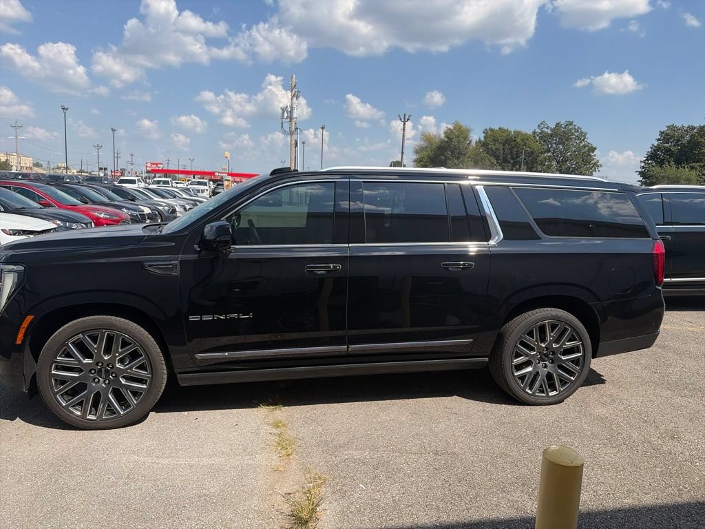 Used 2025 GMC Yukon XL Denali Ultimate w/ LPO, Floor Liner Package AWD/4WD image 3