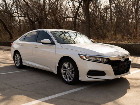 Used 2018 Honda Accord LX image 2