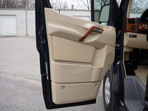 Used 2013 Mercedes-Benz Sprinter 2500 image 24