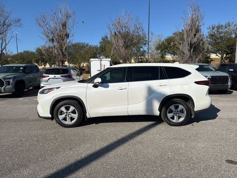 Used 2020 Toyota Highlander L image 2