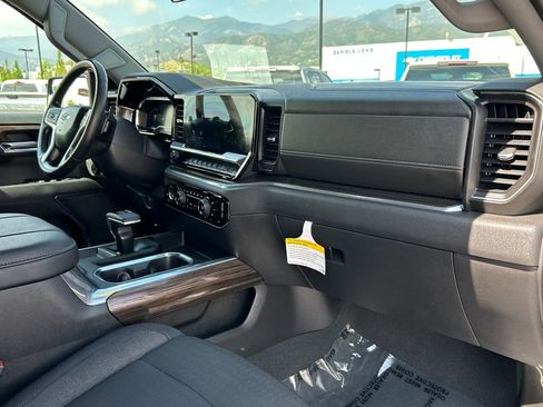Used 2023 Chevrolet Silverado 1500 LT Trail Boss w/ Protection Package AWD/4WD image 8