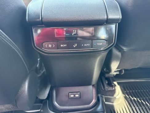 Certified 2024 Toyota Highlander XLE FWD image 35