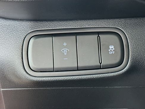 Used 2025 Hyundai Venue SEL FWD image 16