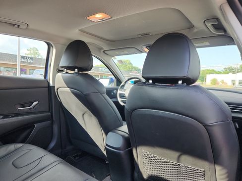 Certified 2023 Hyundai Elantra Limited w/ Cargo Package FWD image 29