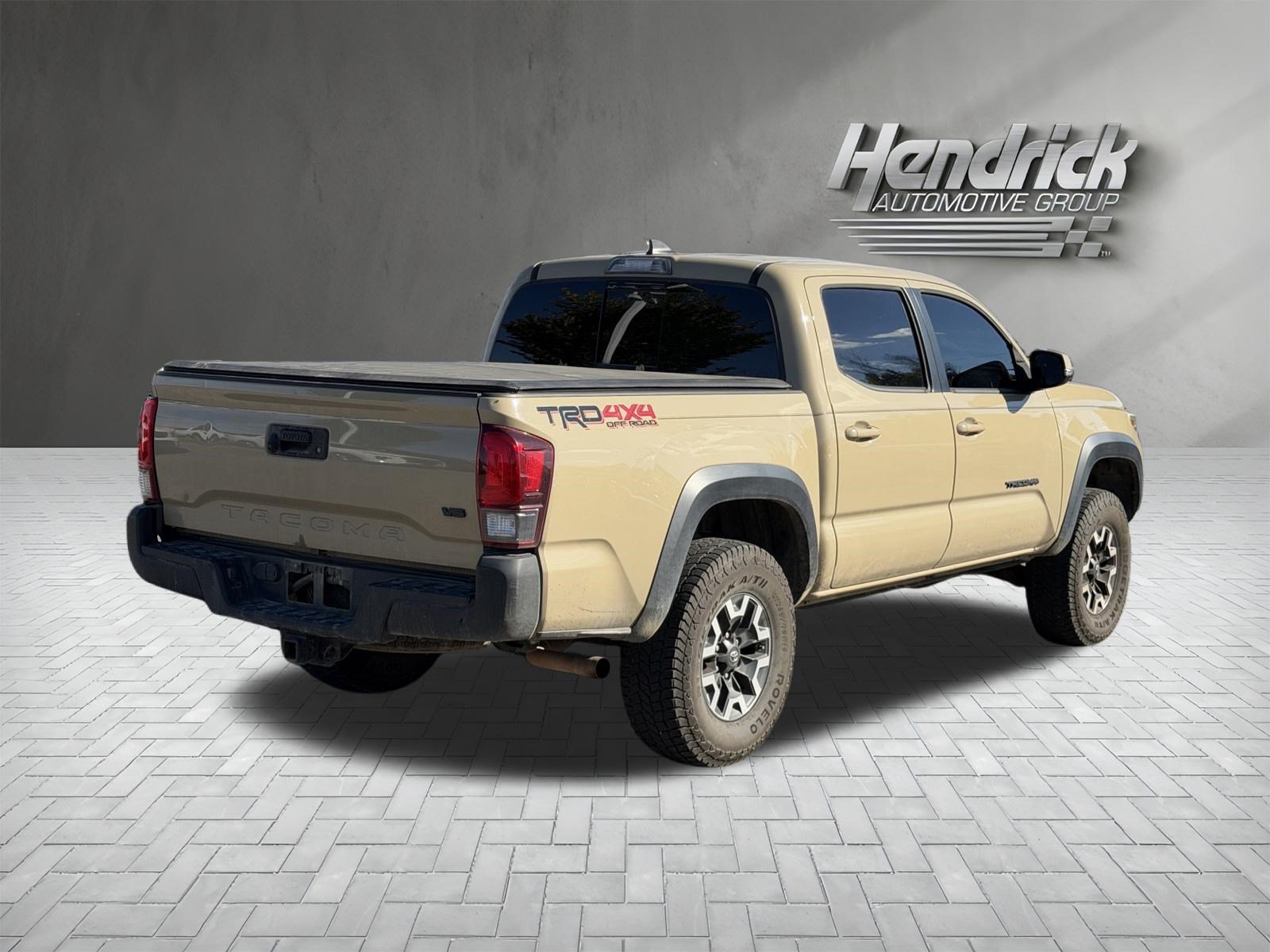 Used 2018 Toyota Tacoma TRD Off-Road AWD/4WD image 9