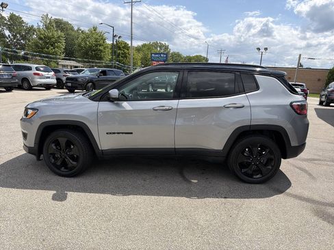 Used 2019 Jeep Compass Latitude AWD/4WD image 4