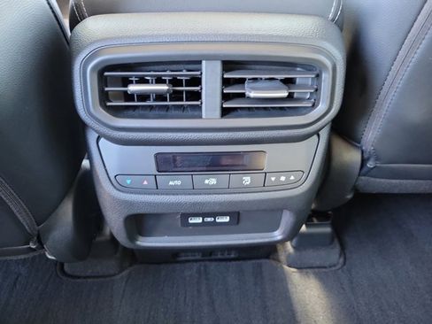 Used 2023 Honda Pilot Touring image 17