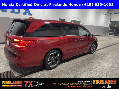 Used 2023 Honda Odyssey Elite image 3