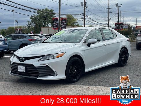 Used 2023 Toyota Camry XLE image 2