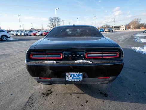 Used 2015 Dodge Challenger SXT image 5