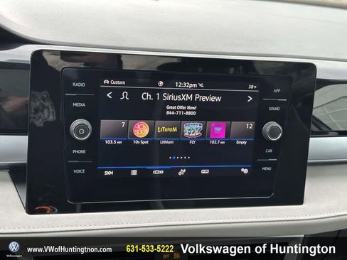 Certified 2025 Volkswagen Taos SE w/ Panoramic Sunroof Package image 28