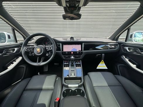 Used 2026 Porsche Macan AWD/4WD image 6
