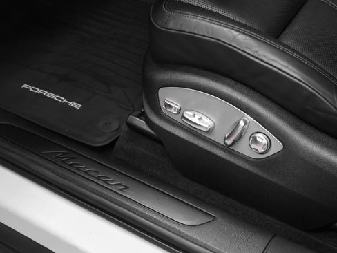 Used 2023 Porsche Macan image 26