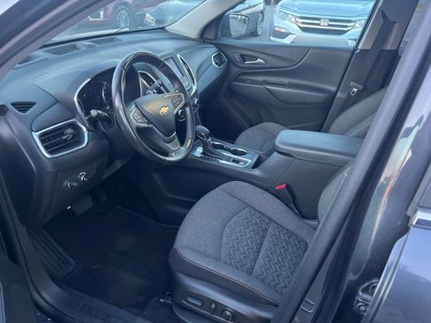 Used 2022 Chevrolet Equinox LT w/ Driver Convenience Package image 11