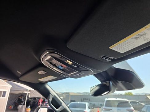 Used 2024 Jeep Wagoneer L 4WD image 12