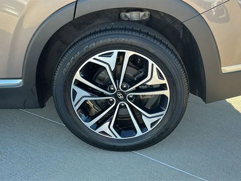 Used 2019 Hyundai Santa Fe Ultimate w/ Cargo Package image 18