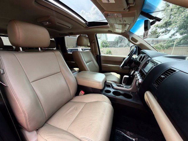 Used 2016 Toyota Sequoia Limited w/ Safety & Convenience Package AWD/4WD image 27