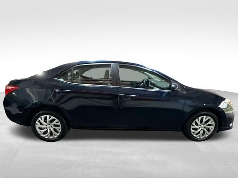 Used 2018 Toyota Corolla LE FWD image 4
