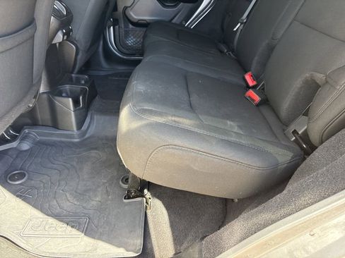 Used 2021 Jeep Wrangler Unlimited Sport image 19