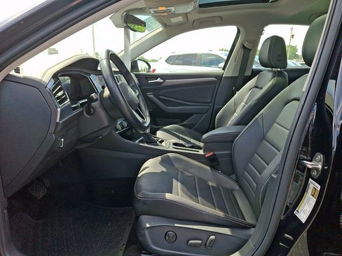 Certified 2023 Volkswagen Jetta SE w/ Panoramic Sunroof Package FWD image 13