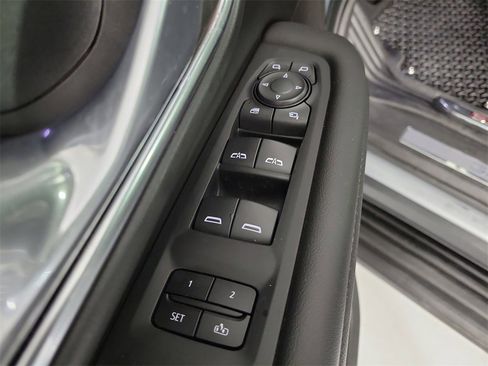 Used 2023 GMC Yukon SLT w/ SLT Luxury Package image 20