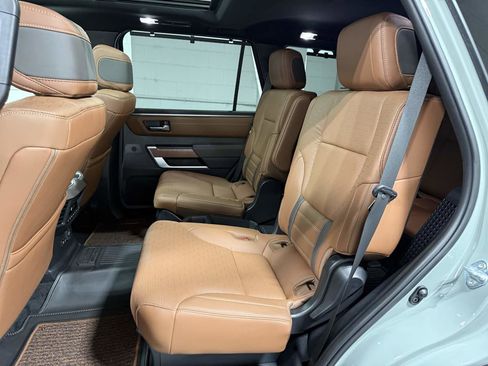 Used 2025 Toyota Sequoia 4WD image 20