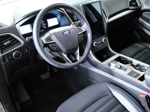 Certified 2024 Ford Edge SEL w/ Convenience Package AWD/4WD image 3
