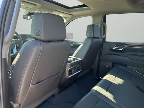 New 2026 GMC Sierra 1500 SLT image 18
