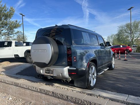 Used 2023 Land Rover Defender 110 SE image 3